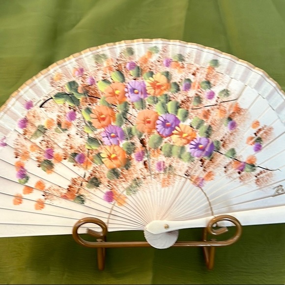 NWOT Beautiful Spanish Handmade Artisan Fan Designed by Artist Raser from Spain. - Picture 2 of 6